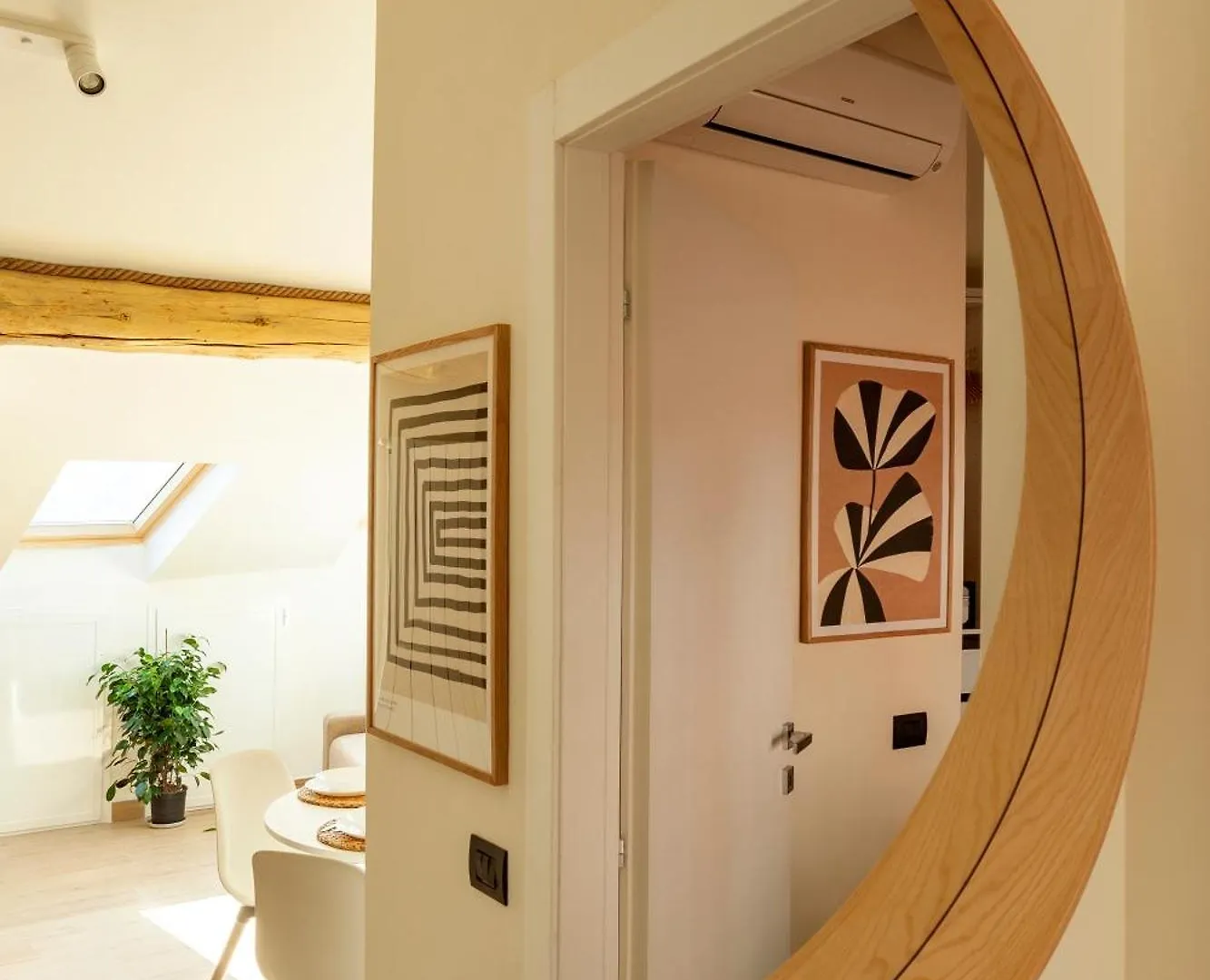 Una Mansarda Sul Lago Di Como Apartament