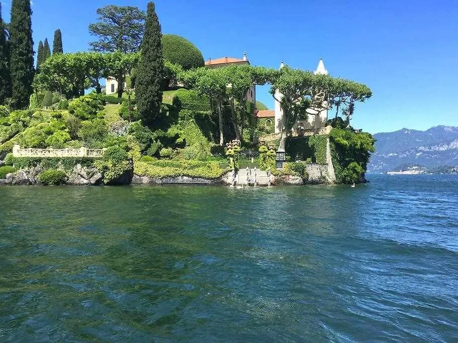 Una Mansarda Sul Lago Di Como 0*,