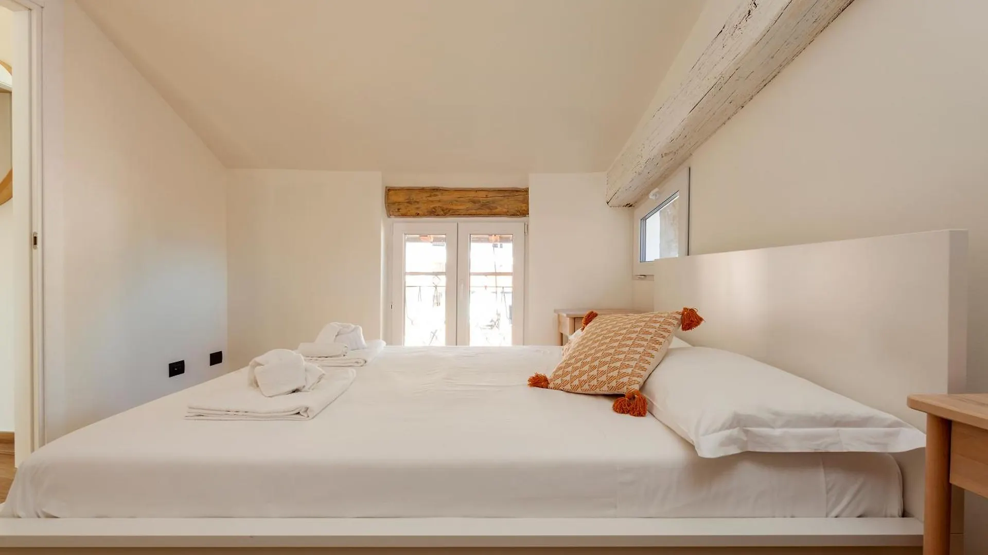 Una Mansarda Sul Lago Di Como Apartment
