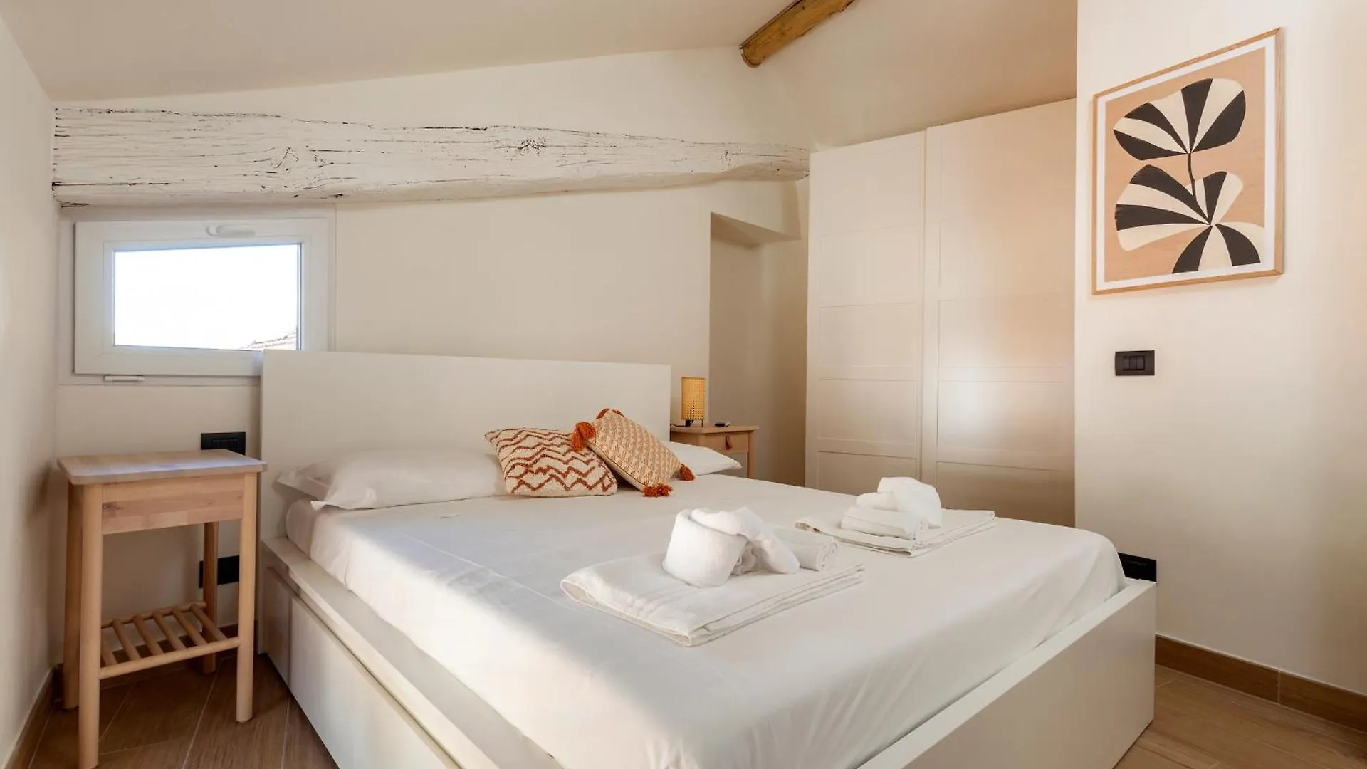 Apartment Una Mansarda Sul Lago Di Como Italy