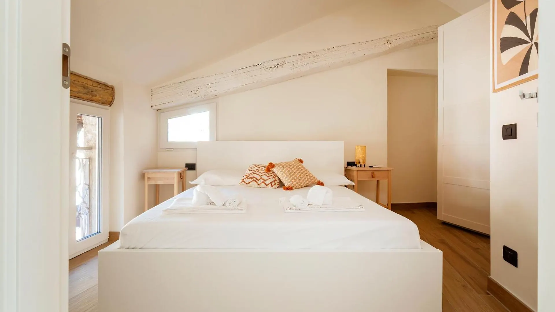 Apartment Una Mansarda Sul Lago Di Como Italy